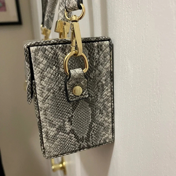 BCBG Faux Silver Python Handbag in great conditions - Picture 10 of 12